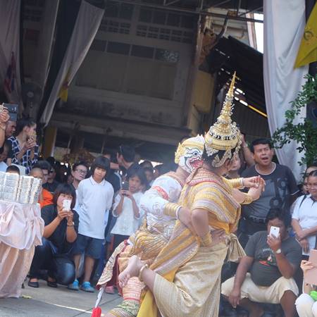 ตุ๊กกี้ สวมชุดไทยงดงาม