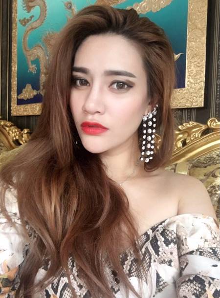  ตาล ลีโอเกิร์ล