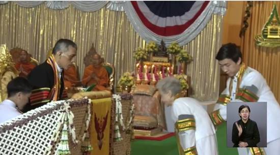 คุณยายวัย 91 สุดปีติ เข้ารับพระราชทานปริญญาบัตรจากพระหัตถ์ ร.10