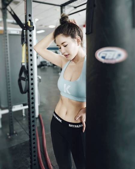 ส่องแฟชั่น ก้อย รัชวิน