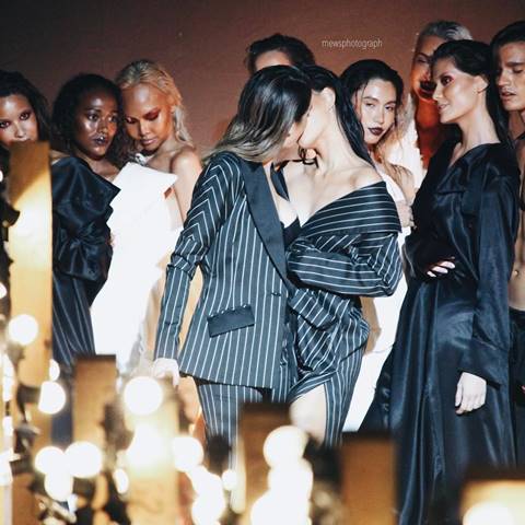 แซ่บไฟลุก ! บี น้ำทิพย์ - แพร วทานิกา จูบร้อนแรงสนั่นแคทวอล์ค 