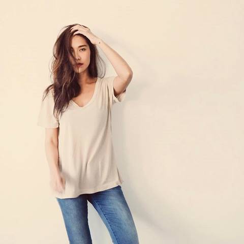 พลอย เฌอมาลย์ กับท่าโพสชวนสยิว เผยบั้นท้ายกลมกลึง เห็นแล้วใจสั่น 