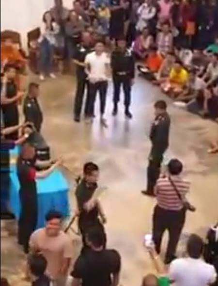 คลิปนาที เบิ้ล ปทุมราช นักร้องหนุ่มจับได้ใบแดง ทบ.2