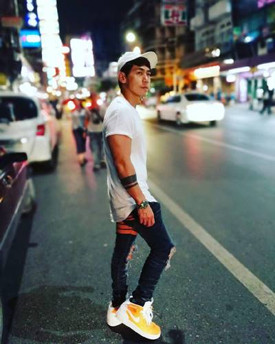 สุดยอด ! เปิดคลังรองเท้า ดีเจเพชรจ้า อลังการเยอะมากนับร้อยคู่ 