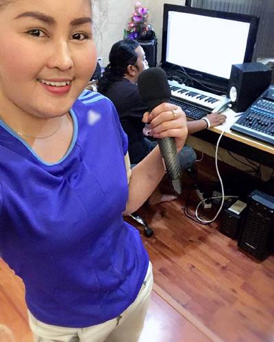 หญิงลี ศรีจุมพล