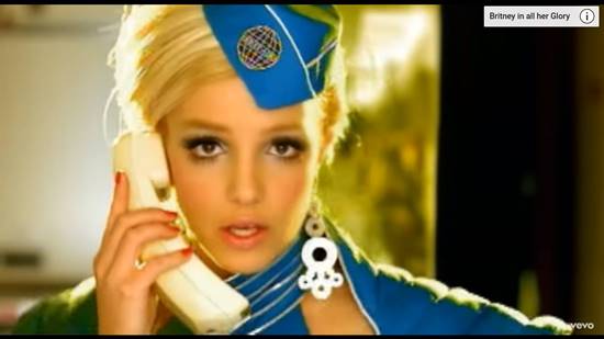 สาวนกแอร์โคฟเวอร์เพลง Toxic