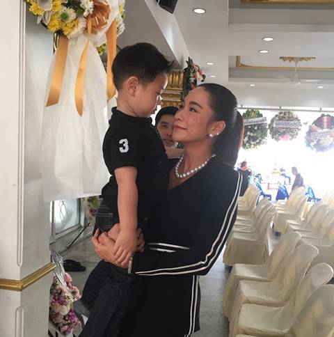 พลอย เฌอมาลย์