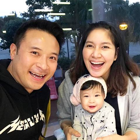 เบนซ์-มิค ยกครอบครัวพา น้องปริม เที่ยวฮองกง ครั้งแรก พร้อมขอลูกอีกคน