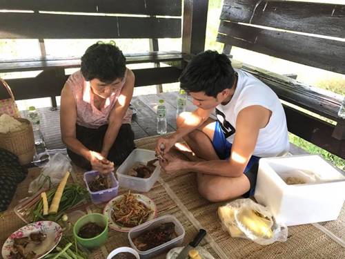 ไผ่ พงศธร