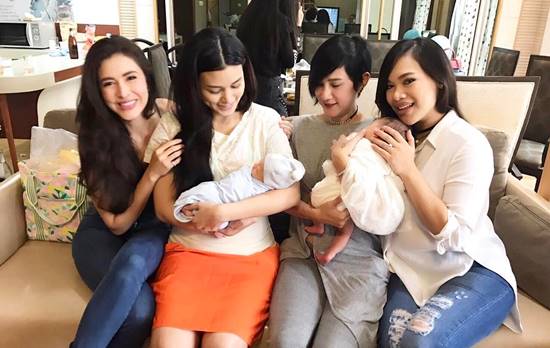 วิกกี้ - ชาย พาลูกชาย น้องตฤณ กลับบ้านแล้ว หนุ่มน้อยหลับปุ๋ยเลย