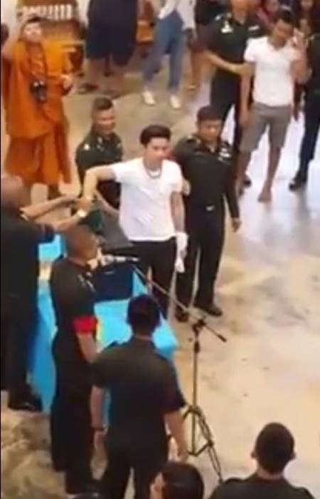 คลิปนาที เบิ้ล ปทุมราช นักร้องหนุ่มจับได้ใบแดง ทบ.2