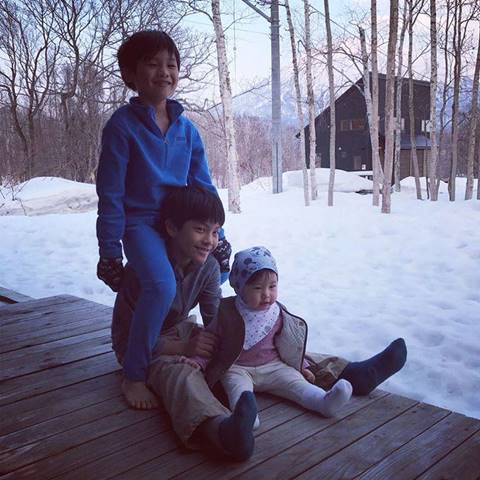 เคน หน่อย จูงมือลูก ๆ น้องคุณ น้องจุน เล่นสกี ตะลุยหิมะที่ญี่ปุ่น  