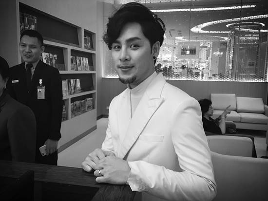 จิ้นมั้ย ? เป๊ก ผลิตโชค ยกเค้กเซอร์ไพรส์วันเกิด ทอม อิศรา น่ารักอย่างแรง 