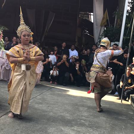 ตุ๊กกี้ สวมชุดไทยงดงาม