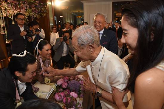 สุเทพ เทือกสุบรรณ ปลื้มใจ น้ำทิพย์ ลูกสาวคนเล็ก แต่งงาน นิโคลัส โฮ 