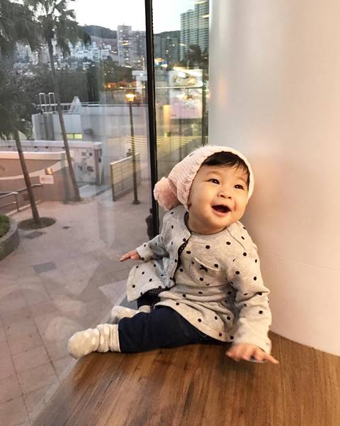 เบนซ์-มิค ยกครอบครัวพา น้องปริม เที่ยวฮองกง ครั้งแรก พร้อมขอลูกอีกคน