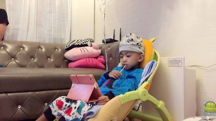 น้องสกาย เริ่มยิ้มได้ ก่อนเข้าทำคีโมรอบหน้า