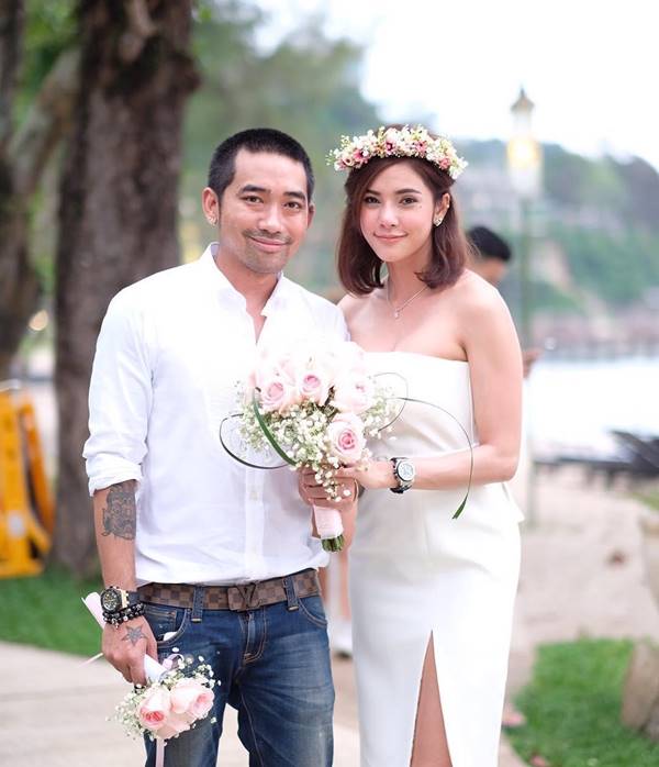 อุ้ม ลักขณา