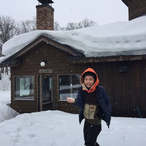 เคน หน่อย จูงมือลูก ๆ น้องคุณ น้องจุน เล่นสกี ตะลุยหิมะที่ญี่ปุ่น  