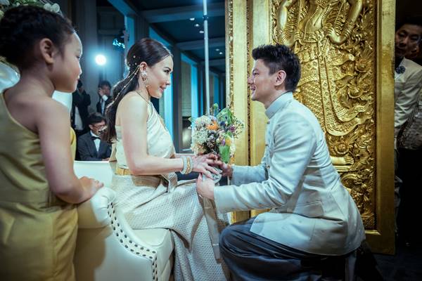 เปิดภาพงานแต่งไฮโซ รวิ วรมาศ ทายาทคิง เพาเวอร์ 