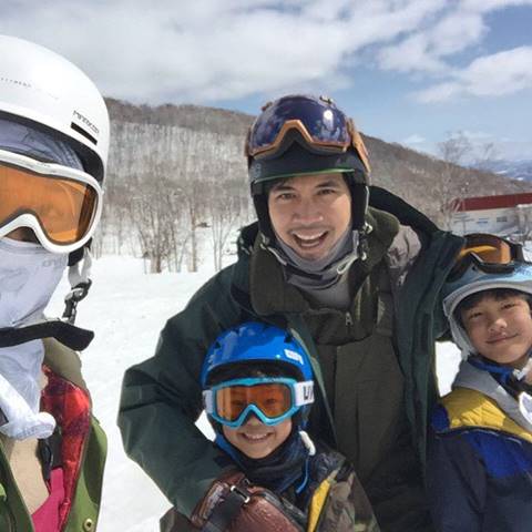 เคน หน่อย จูงมือลูก ๆ น้องคุณ น้องจุน เล่นสกี ตะลุยหิมะที่ญี่ปุ่น  