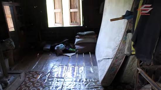 เห็นแล้วอึ้ง ! เปิดบ้านไม้หลักแรกของ โจ๊ก โซคูล ที่จ. พิษณุโลก สภาพเป็นแบบนี้