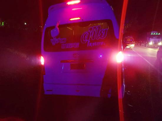 แฟนเพลงช็อก ! รถตู้ 