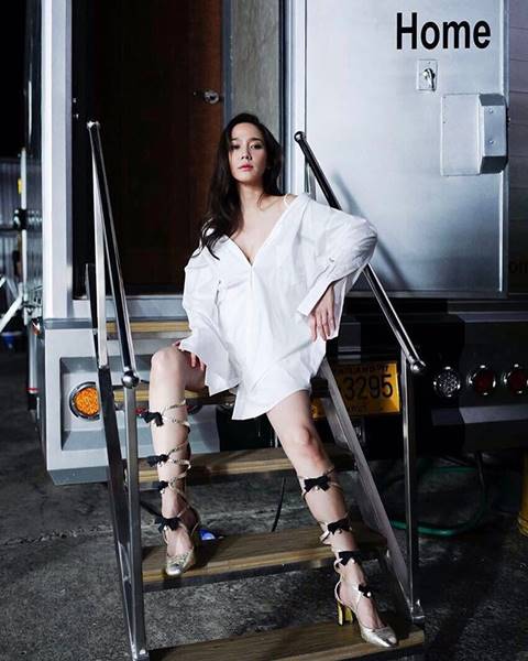 กรุแม่แตก !! อั้ม พัชราภา ขนแบรนด์เนมเลหลัง ถูกสุด ๆ แค่ 300 ทำห้างแทบแตก