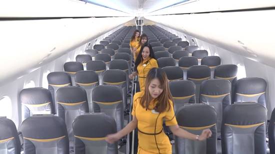 สาวนกแอร์โคฟเวอร์เพลง Toxic