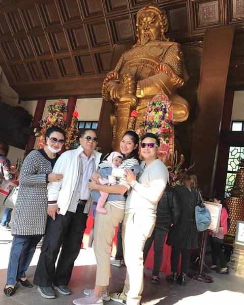 เบนซ์-มิค ยกครอบครัวพา น้องปริม เที่ยวฮองกง ครั้งแรก พร้อมขอลูกอีกคน