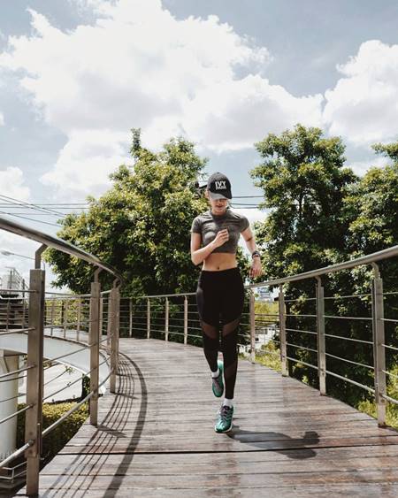 ส่องแฟชั่น ก้อย รัชวิน