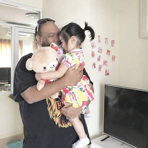 กอล์ฟ ฟักกลิ้ง ฮีโร่ กับเรื่องเล่าในวันเกิด น้องชูใจ จากหัวใจของพ่อ 