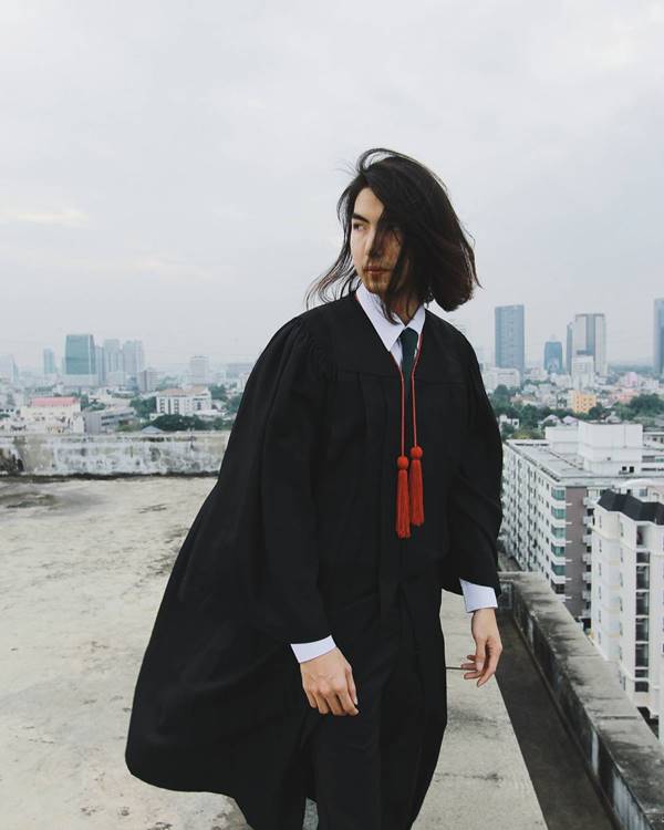 ส่องบัณฑิตหนุ่มป้ายแดงจากรั้ว ม.เกษตร