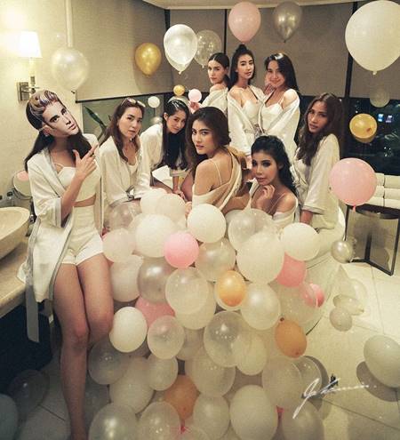  มิ้นต์ คิมเบอร์ลี่ ร่วมปาร์ตี้เฮฮา ในงานสละโสด มาร์กี้