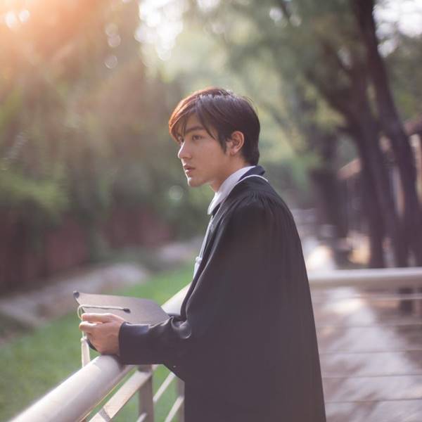 ส่องบัณฑิตหนุ่มป้ายแดงจากรั้ว ม.เกษตร