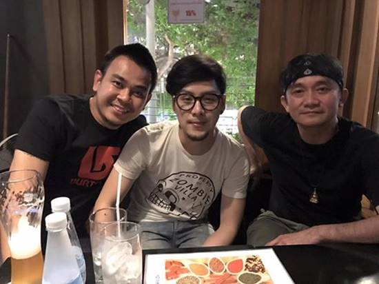 ทอม Room 39 โชว์ร้องเพลง มือปืน ให้ ปู ฟังสด ๆ จนปูทำหน้าแบบนี้  !! 