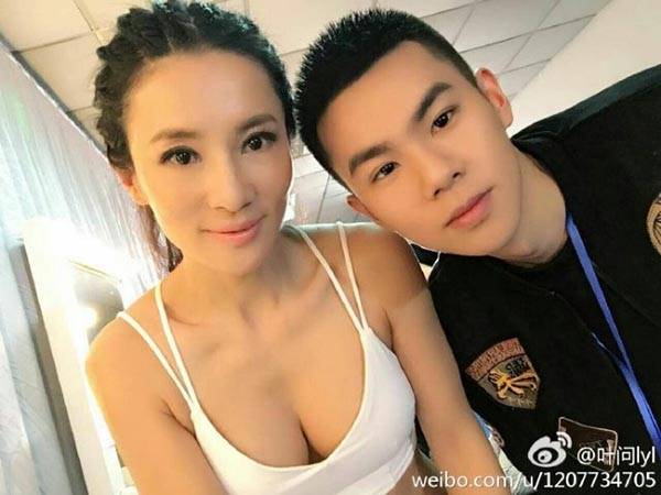 สุดยอด ! คุณแม่ลูกหนึ่งวัย 50 สุดฟิต ว่ายน้ำพิชิตช่องแคปมะละกา