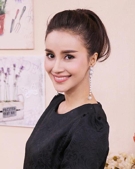 น้ำฝน พัชรินทร์ 