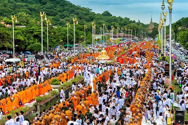 ตักบาตรดอกเข้าพรรษา 2560