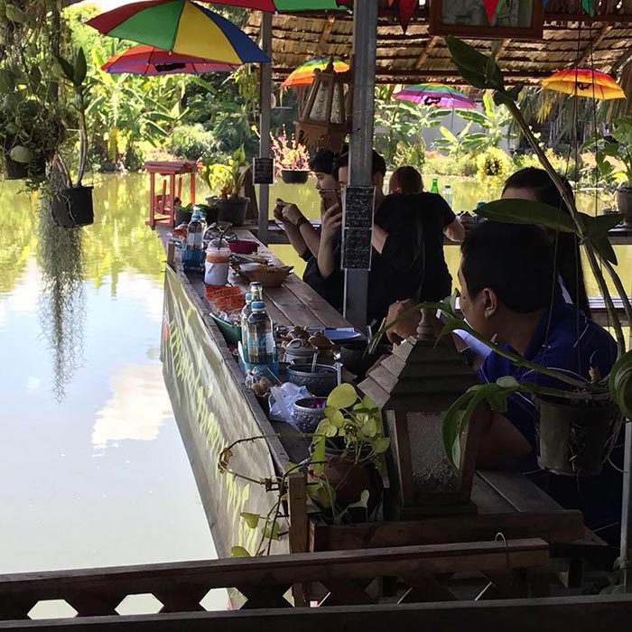 ร้านอาหารริมน้ำ นครปฐม 