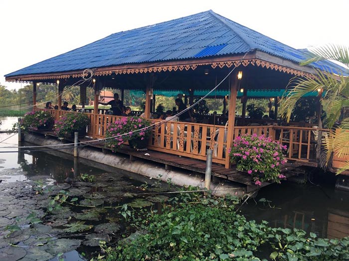 ร้านอาหารริมน้ำ นครปฐม