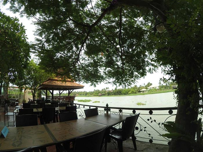 ร้านอาหารริมน้ำ นครปฐม