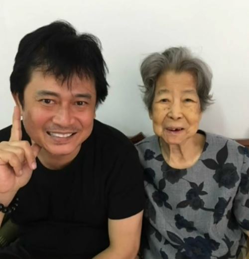 หนุ่ม สันติสุข