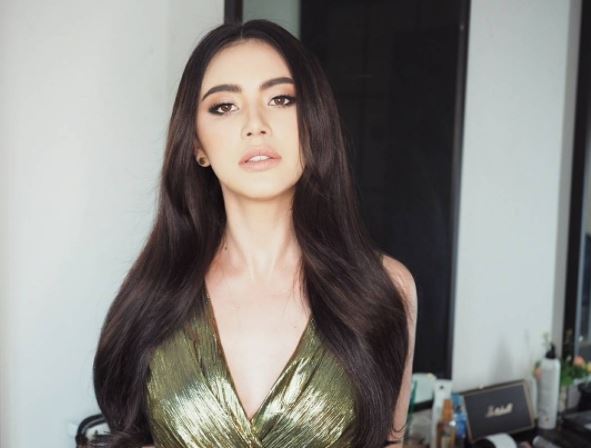 ใหม่ ดาวิกา