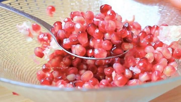  เคล็ดลับแกะเม็ดทับทิม