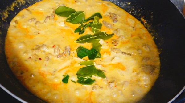 แกงเผ็ดเนื้อหน่อไม้ดอง