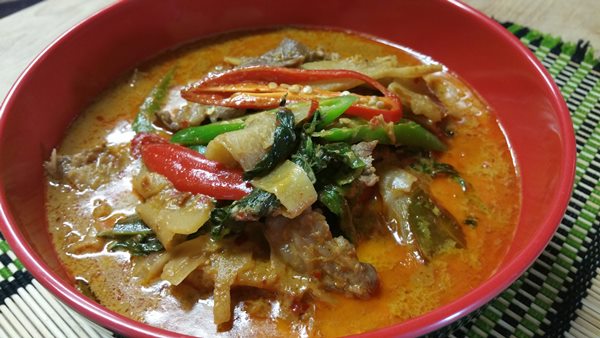 แกงเผ็ดเนื้อหน่อไม้ดอง