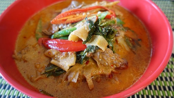 แกงเผ็ดเนื้อหน่อไม้ดอง