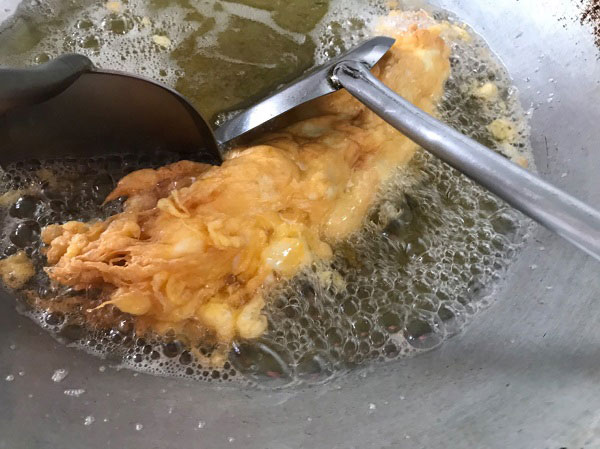 ไข่เจียวกุ้งมังกรเฮียไฝ