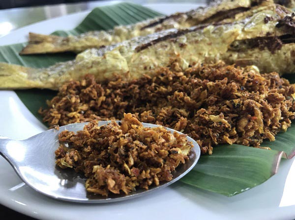 ปลากระบอกทอดขมิ้น